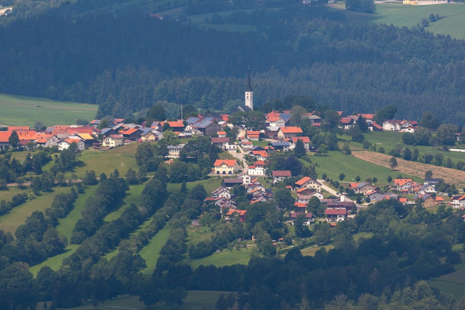 fernsicht vom haidel nach waldkirchen und kreuzberg im bayerischen wald